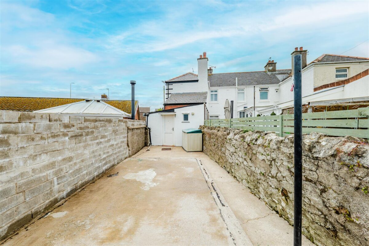 Coldbrook Road East, Barry