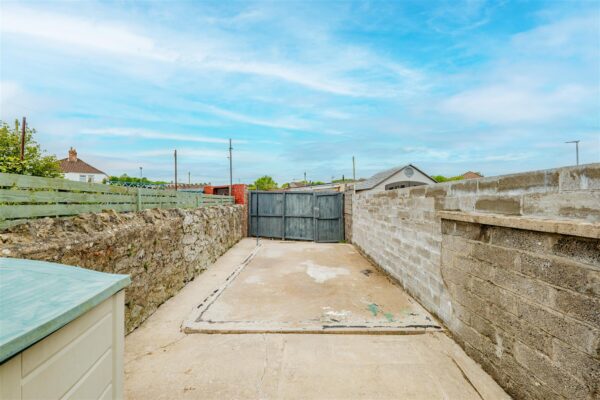 Coldbrook Road East, Barry