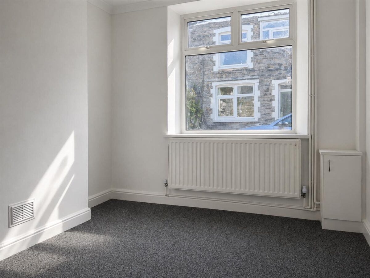 Rhiw Parc Road, Abertillery