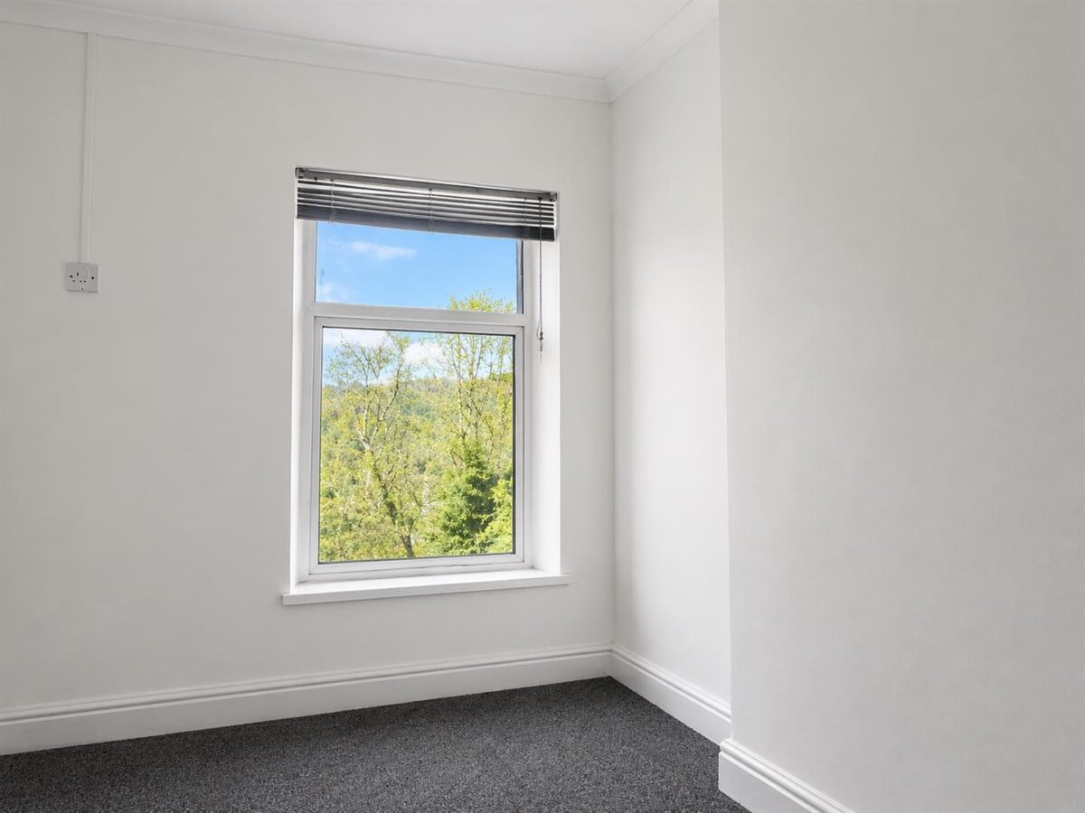Rhiw Parc Road, Abertillery
