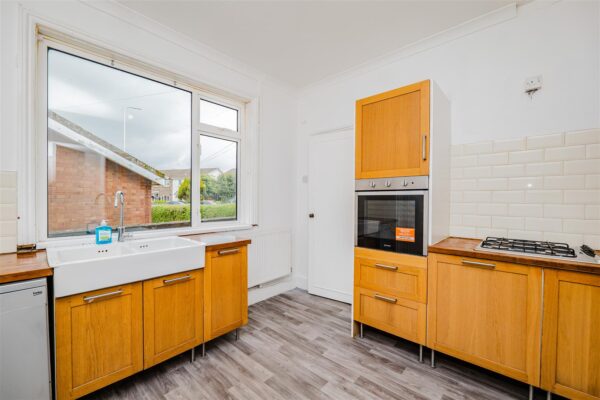 Coldbrook Road East, Barry