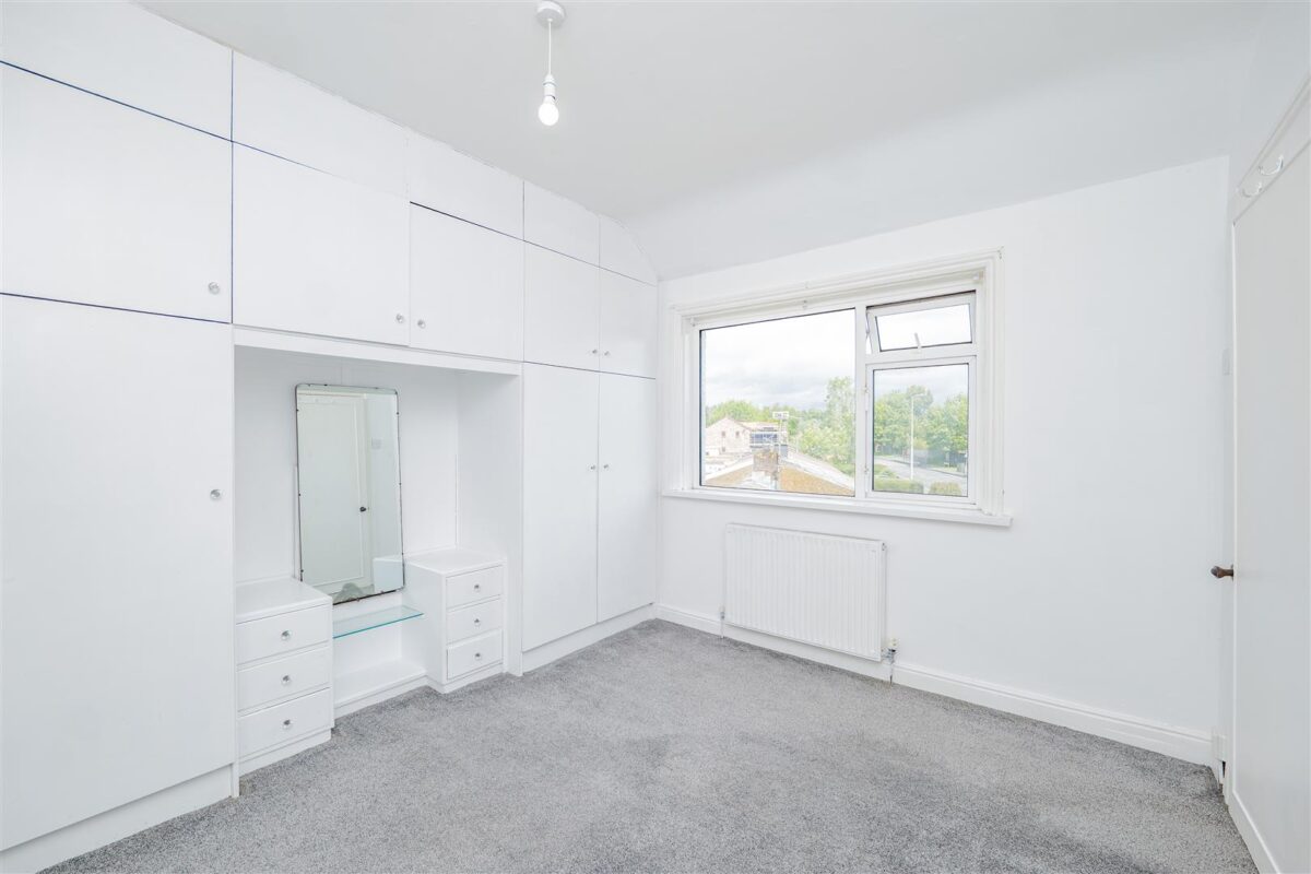 Coldbrook Road East, Barry