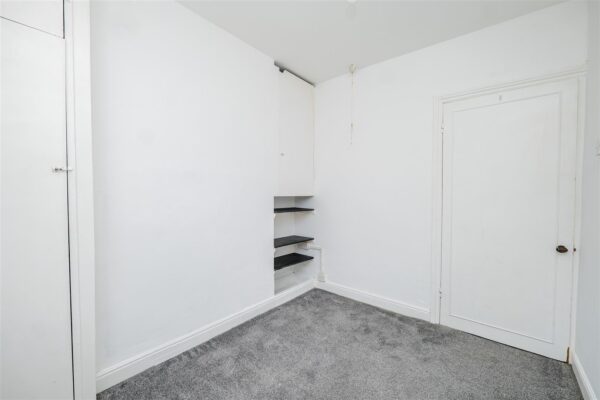 Coldbrook Road East, Barry