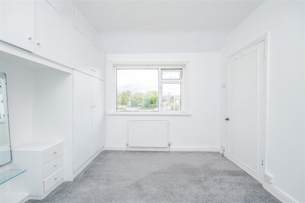 Coldbrook Road East, Barry