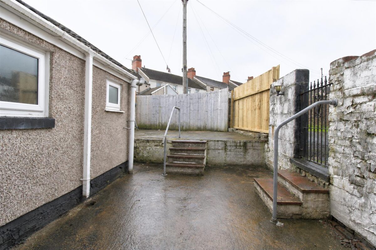 Greys Crescent, Tir-Y-Berth, Hengoed