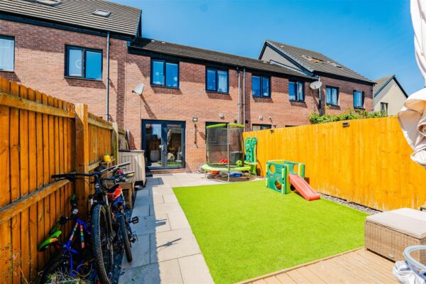 Haven Walk, Barry