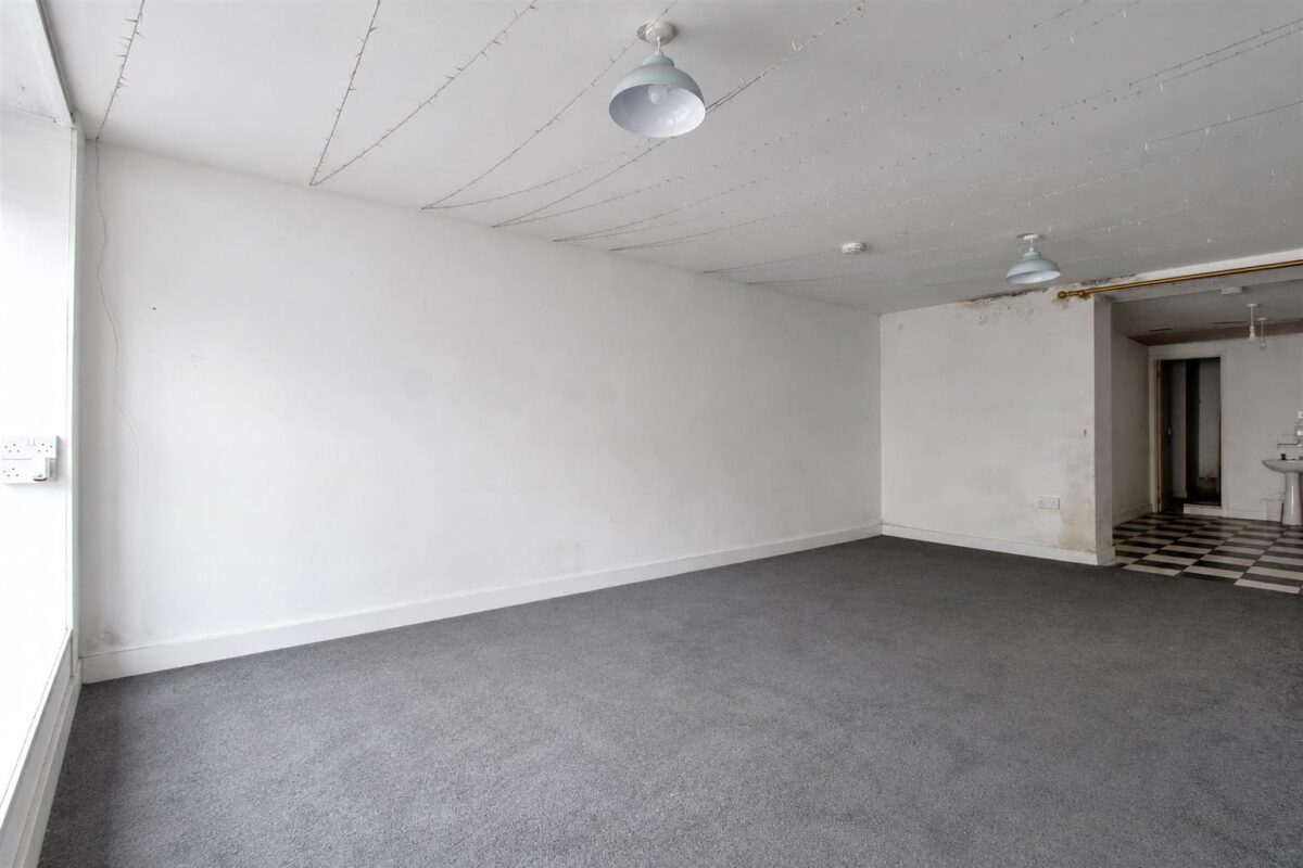 Penrhiwceiber Road, Mountain Ash