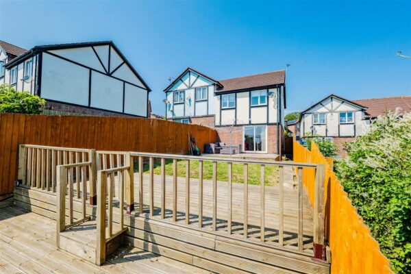 Columbus Close, Barry