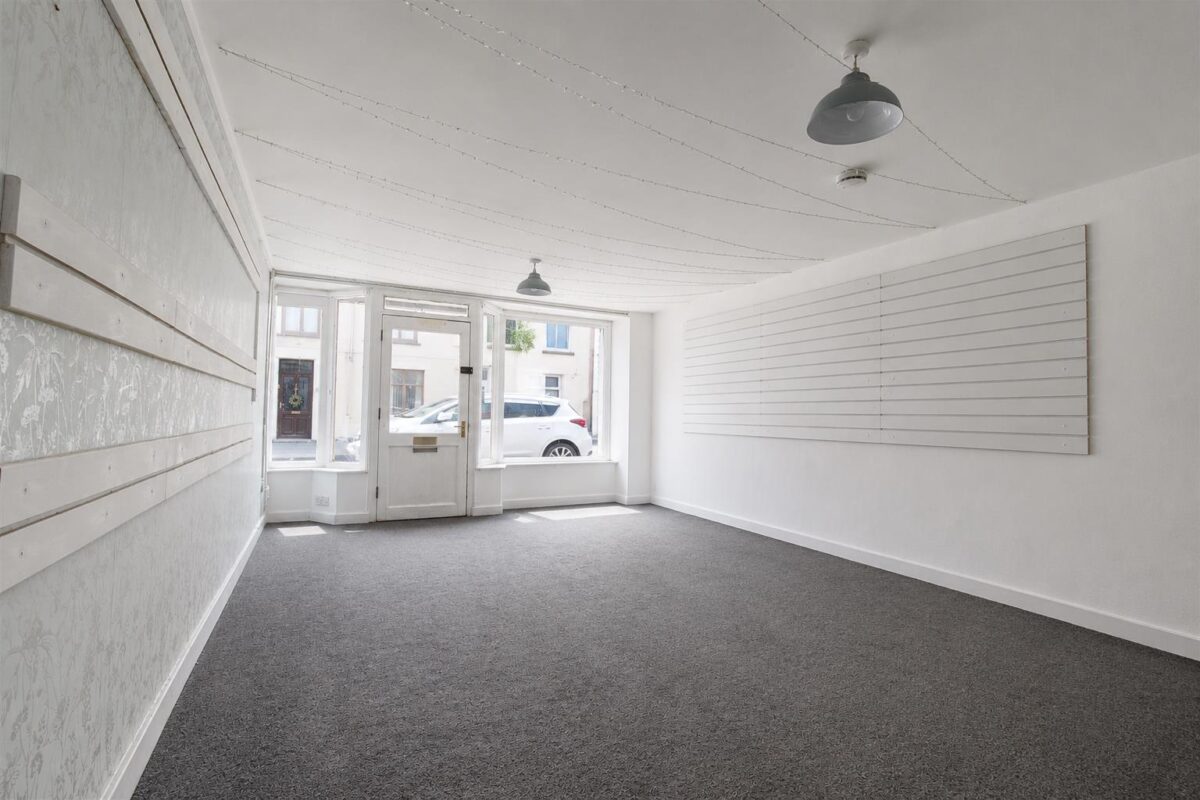Penrhiwceiber Road, Mountain Ash
