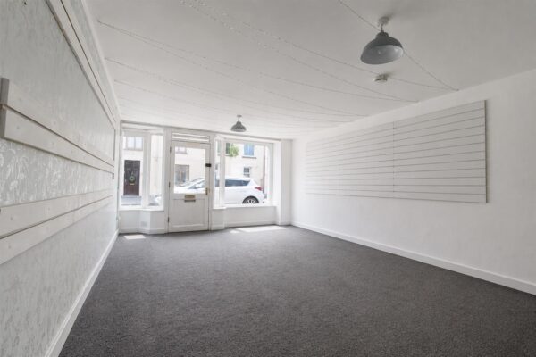 Penrhiwceiber Road, Mountain Ash