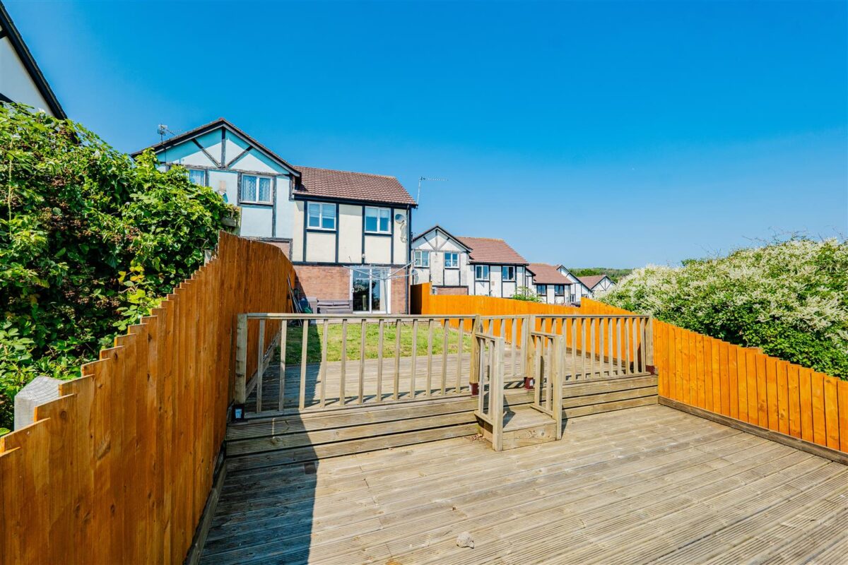 Columbus Close, Barry