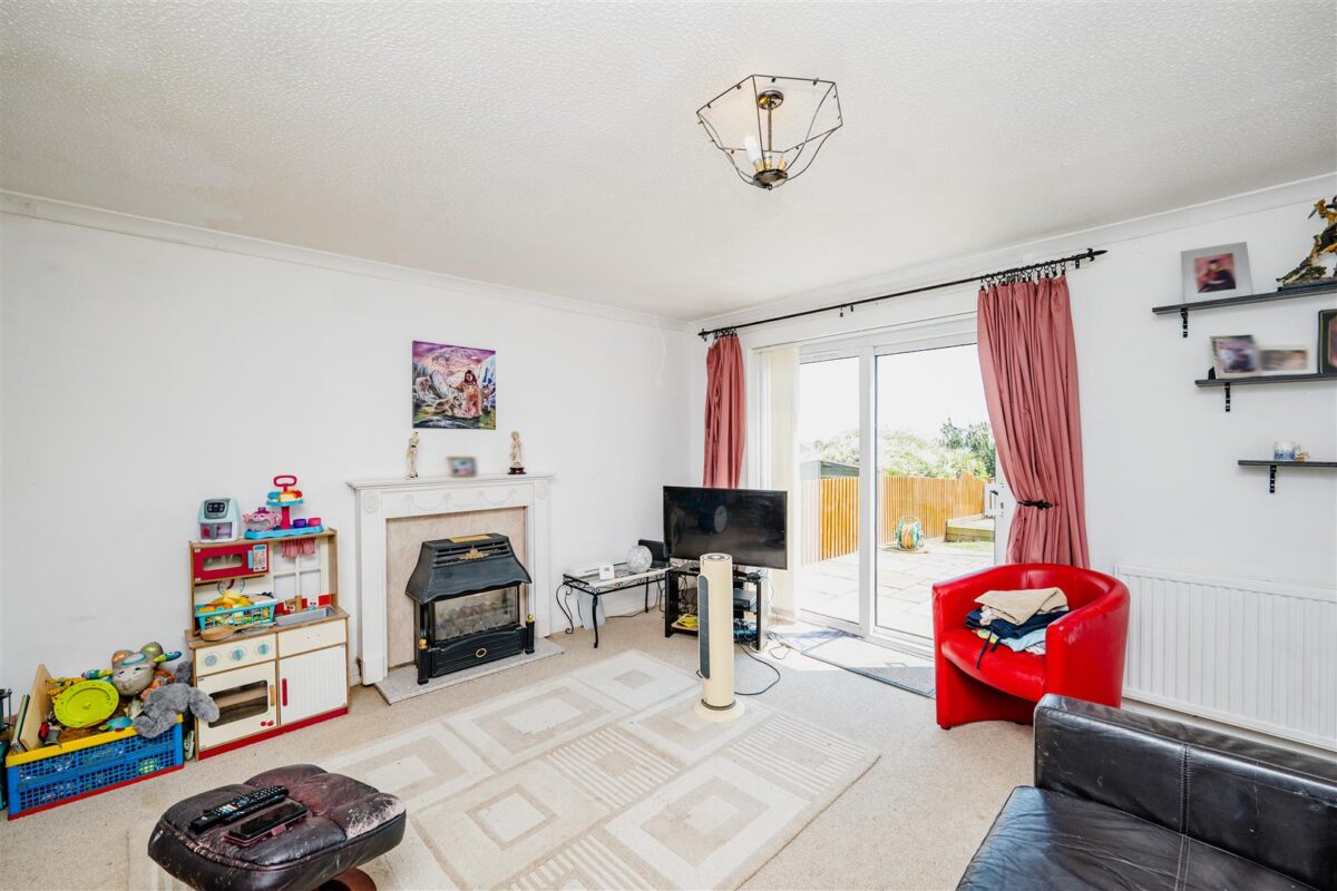 Columbus Close, Barry