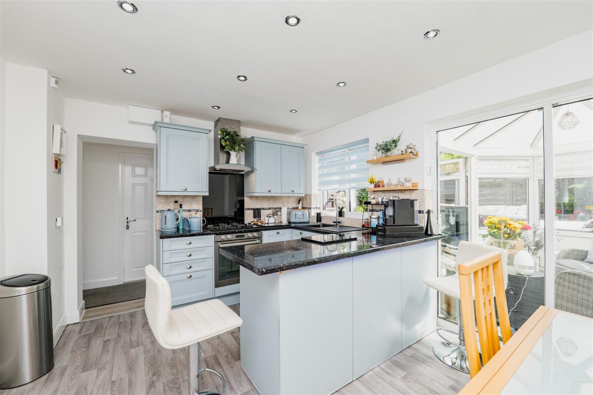 Purdey Close, Barry
