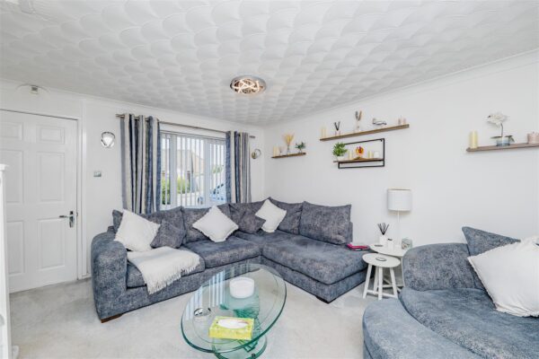 Purdey Close, Barry