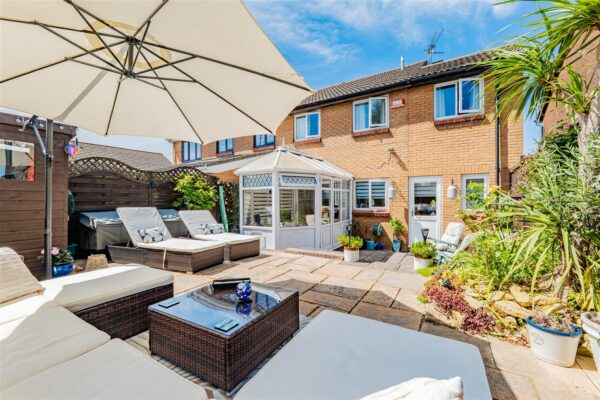 Purdey Close, Barry