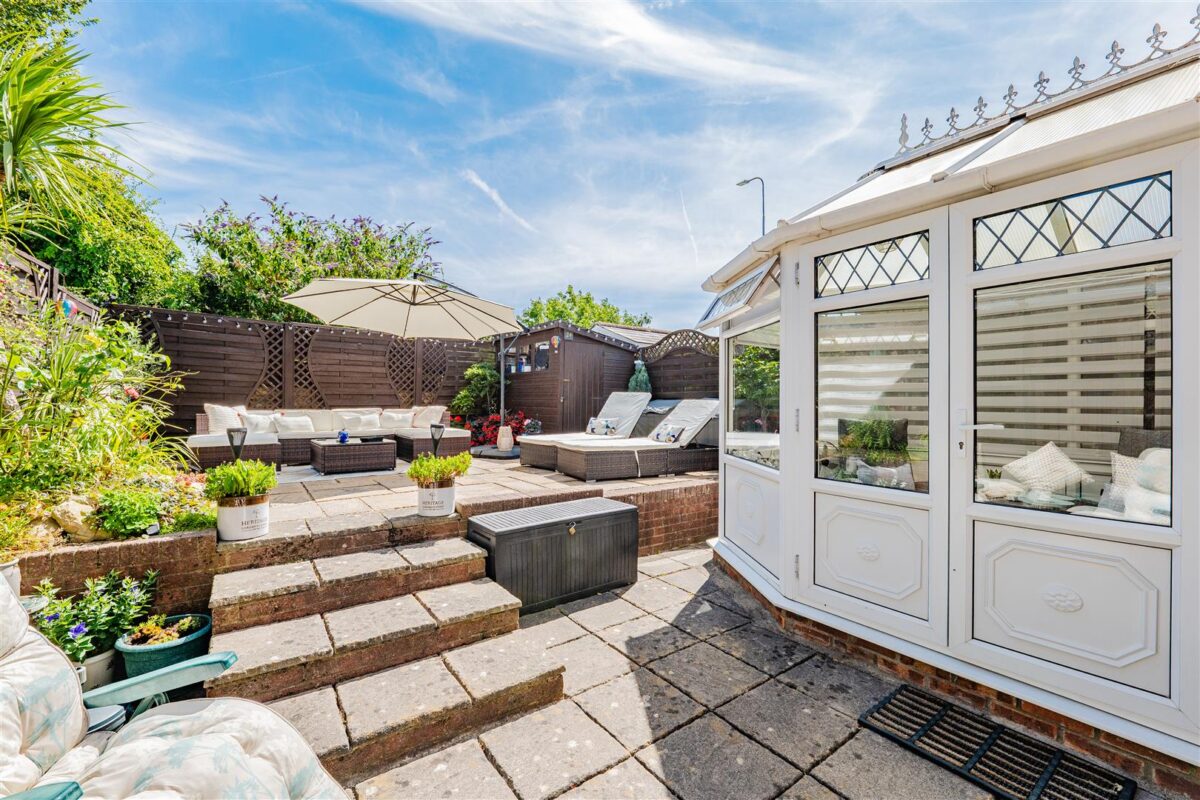 Purdey Close, Barry