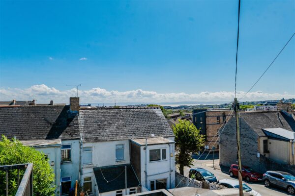Holton Road, Barry