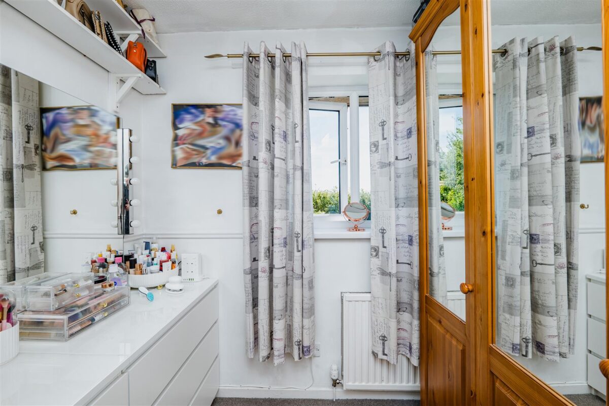 Purdey Close, Barry
