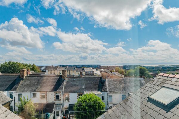 Holton Road, Barry