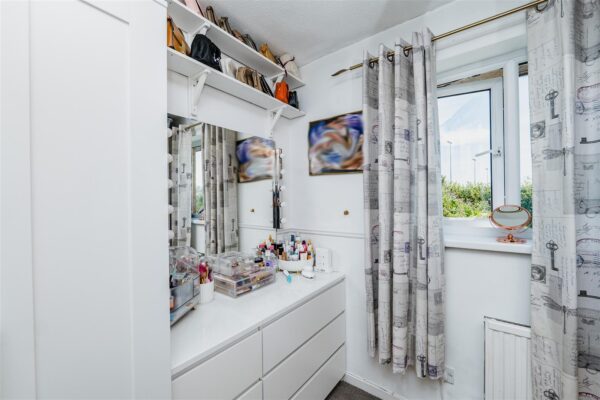 Purdey Close, Barry