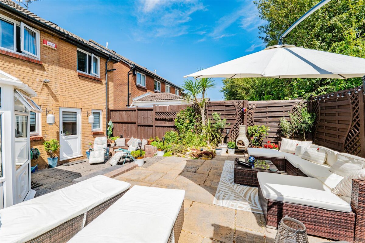 Purdey Close, Barry