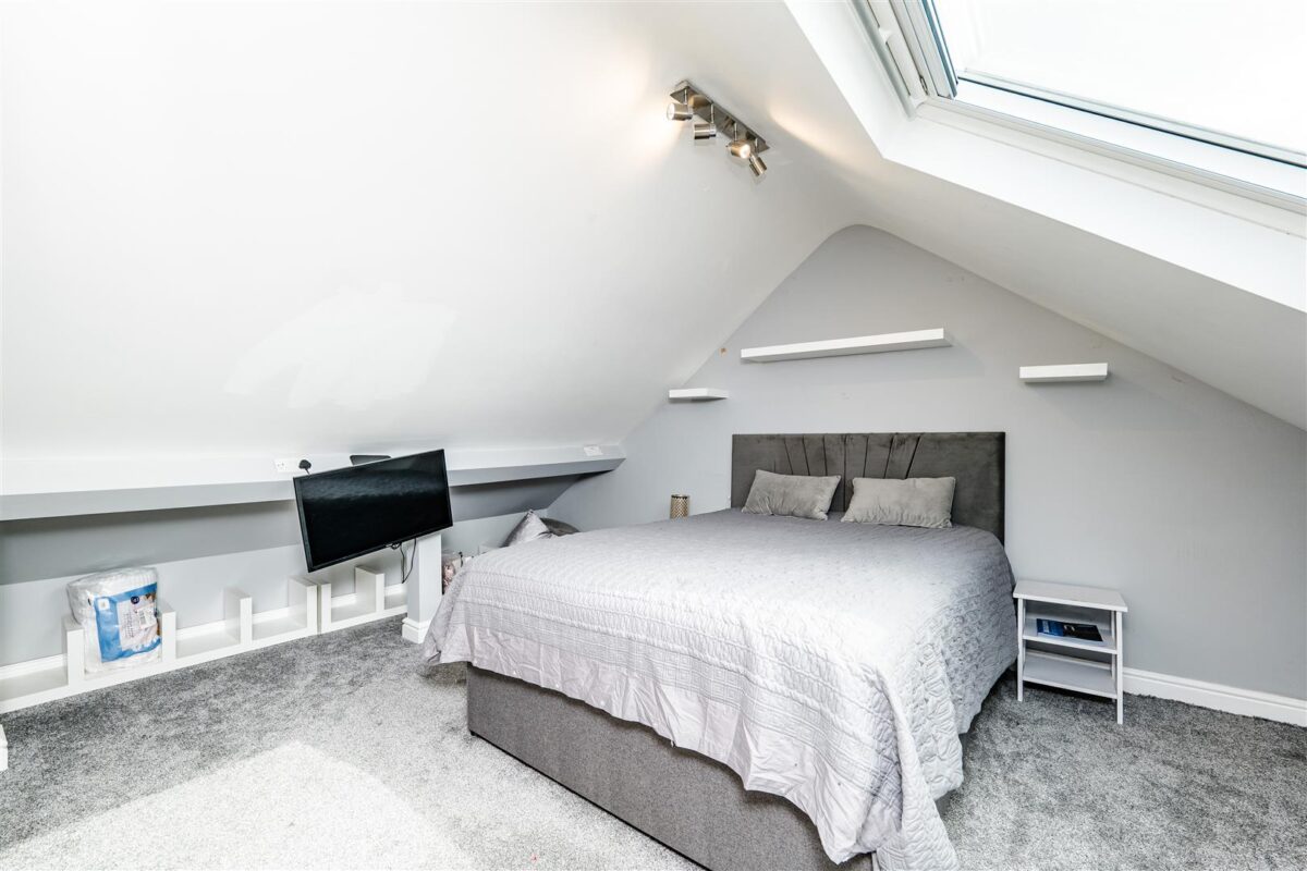 Cae Leon, Barry