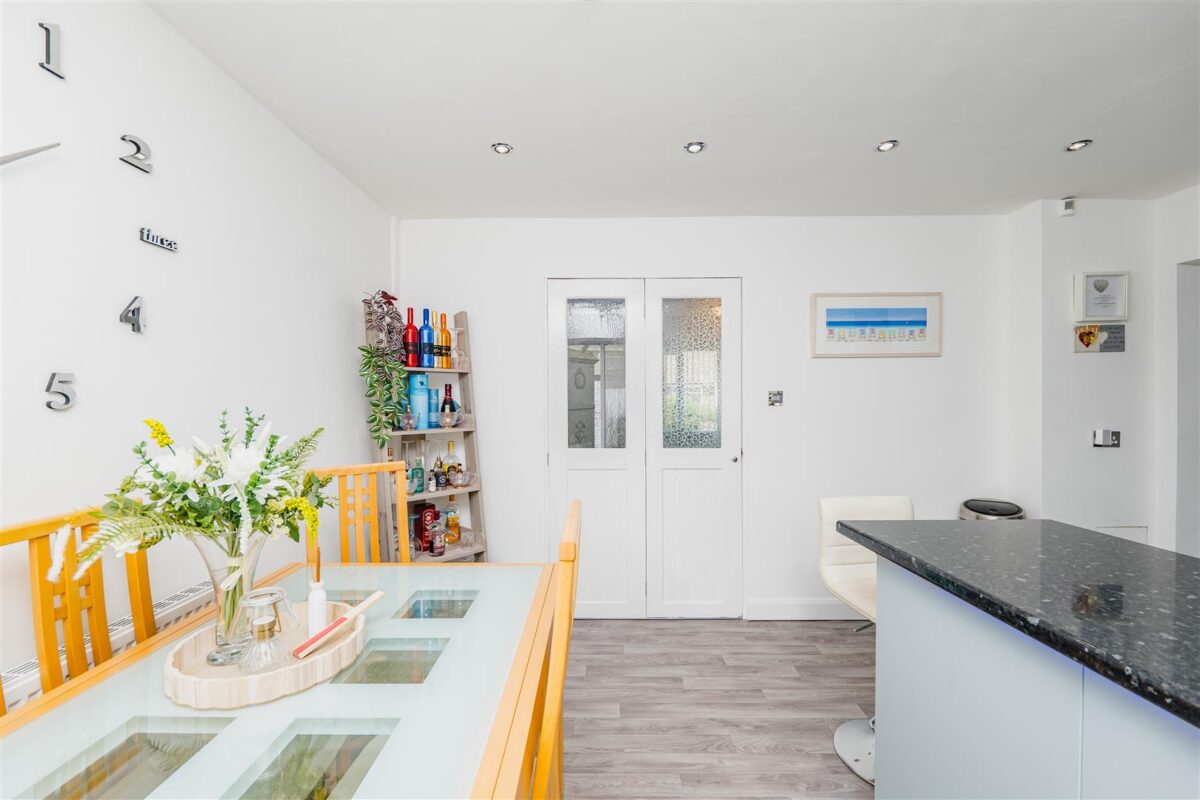 Purdey Close, Barry
