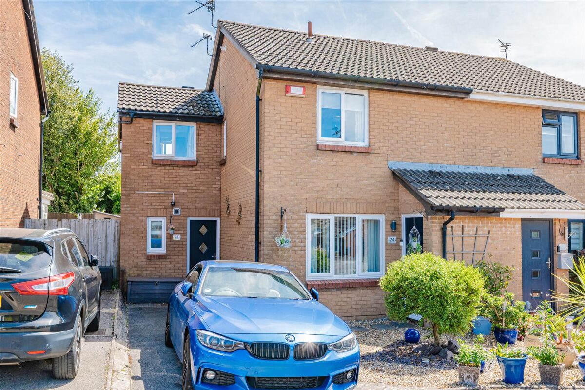 Purdey Close, Barry