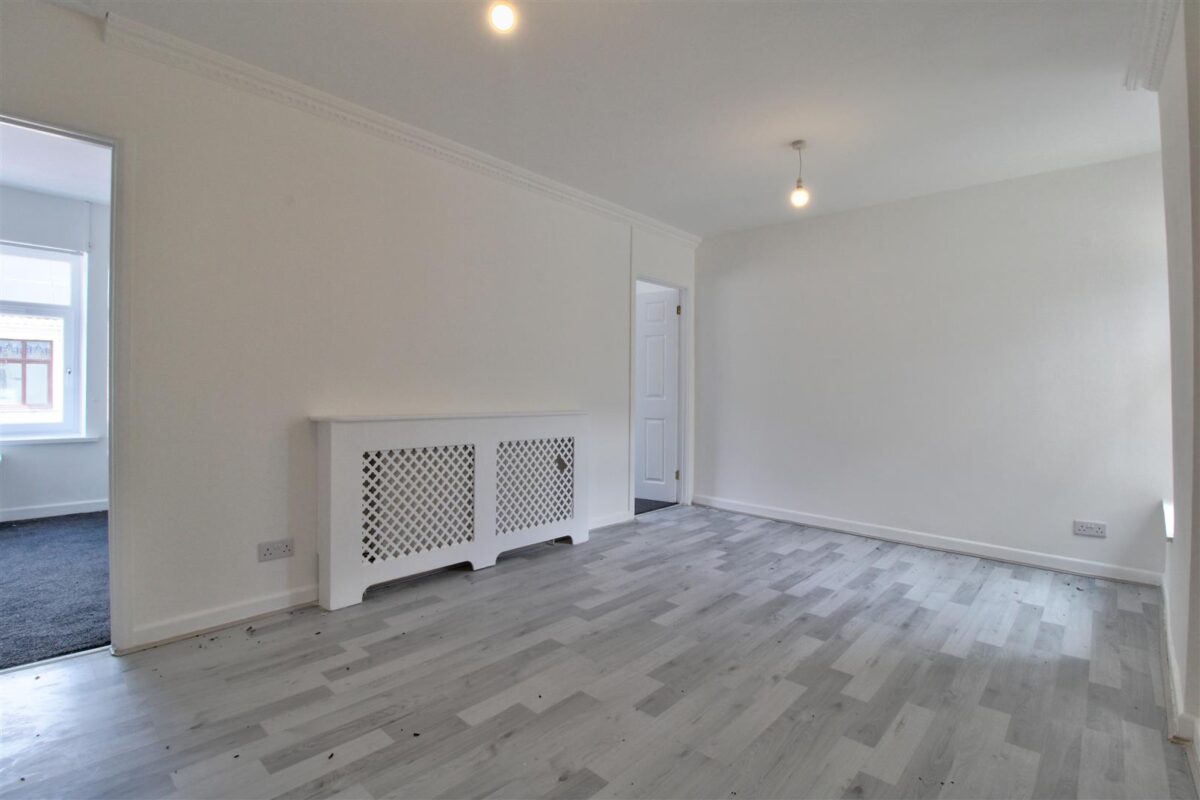 Penrhiwceiber Road, Mountain Ash