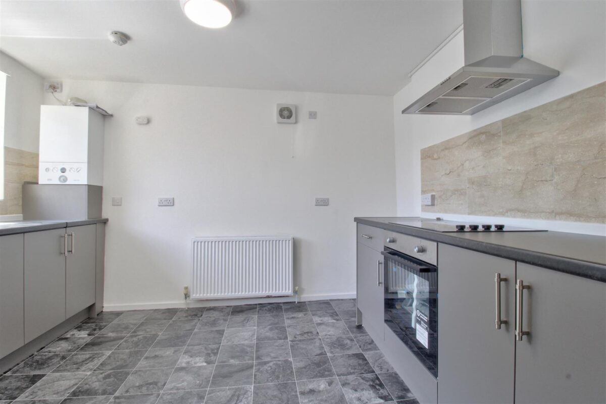 Penrhiwceiber Road, Mountain Ash