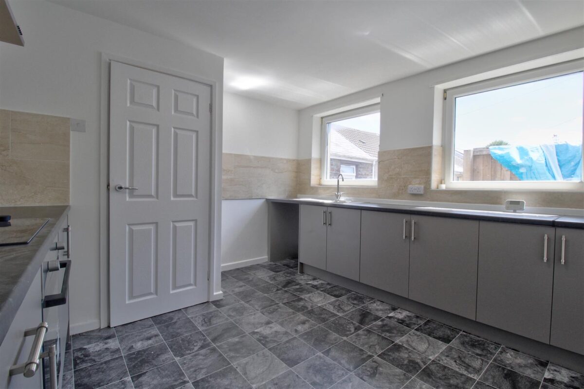 Penrhiwceiber Road, Mountain Ash