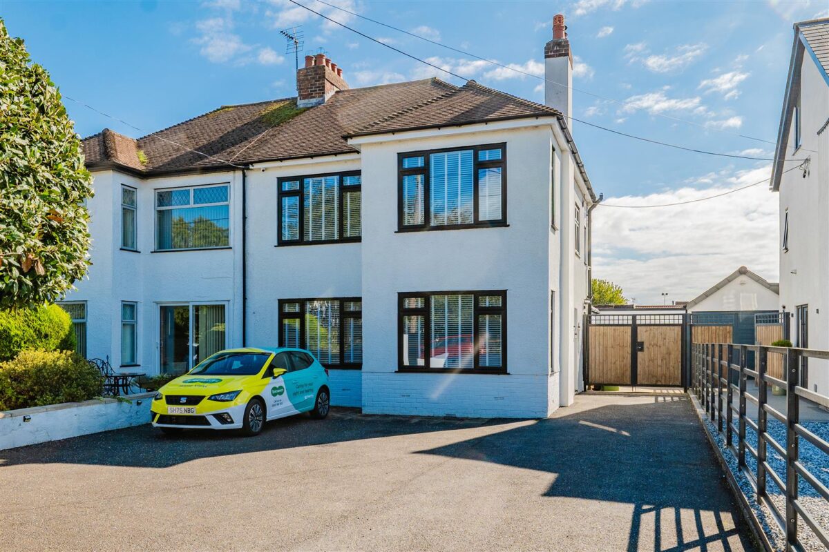 Port Road East, Barry