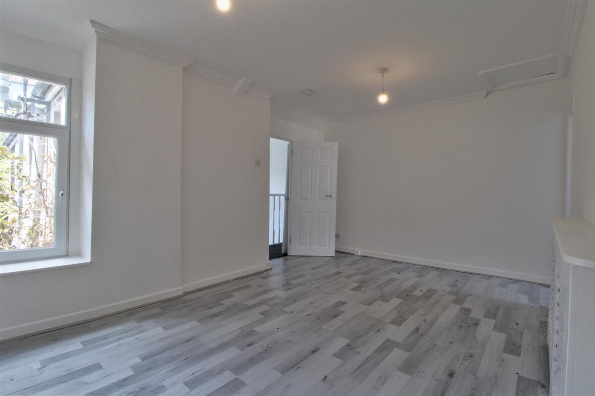 Penrhiwceiber Road, Mountain Ash