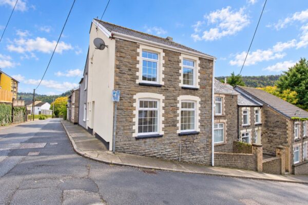 Rhiw Parc Road, Abertillery