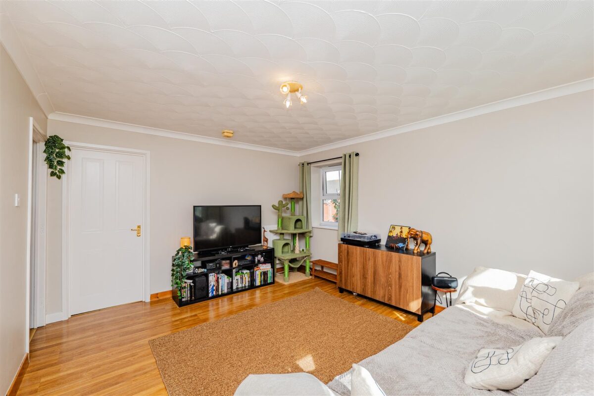 12 Heol Broadland, Barry, CF62 5AE