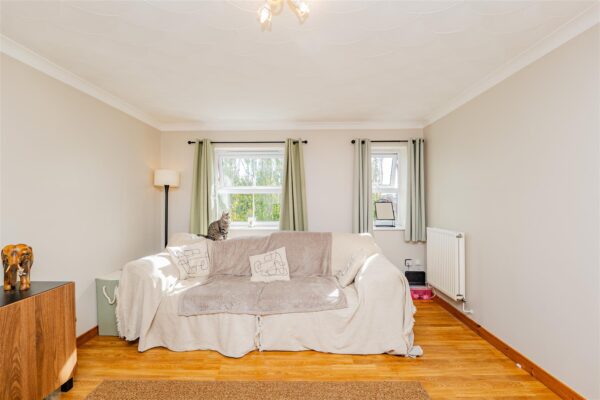 12 Heol Broadland, Barry, CF62 5AE