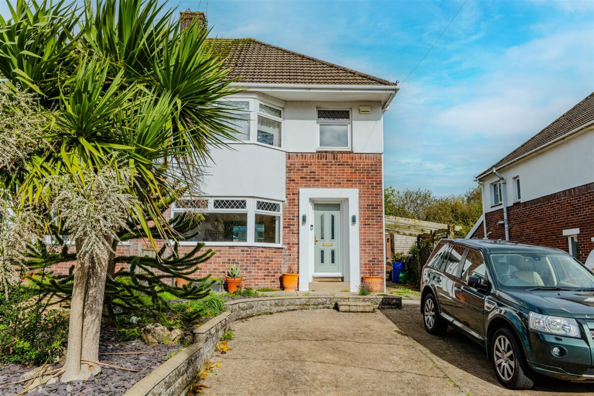 Crossfield Road, Barry