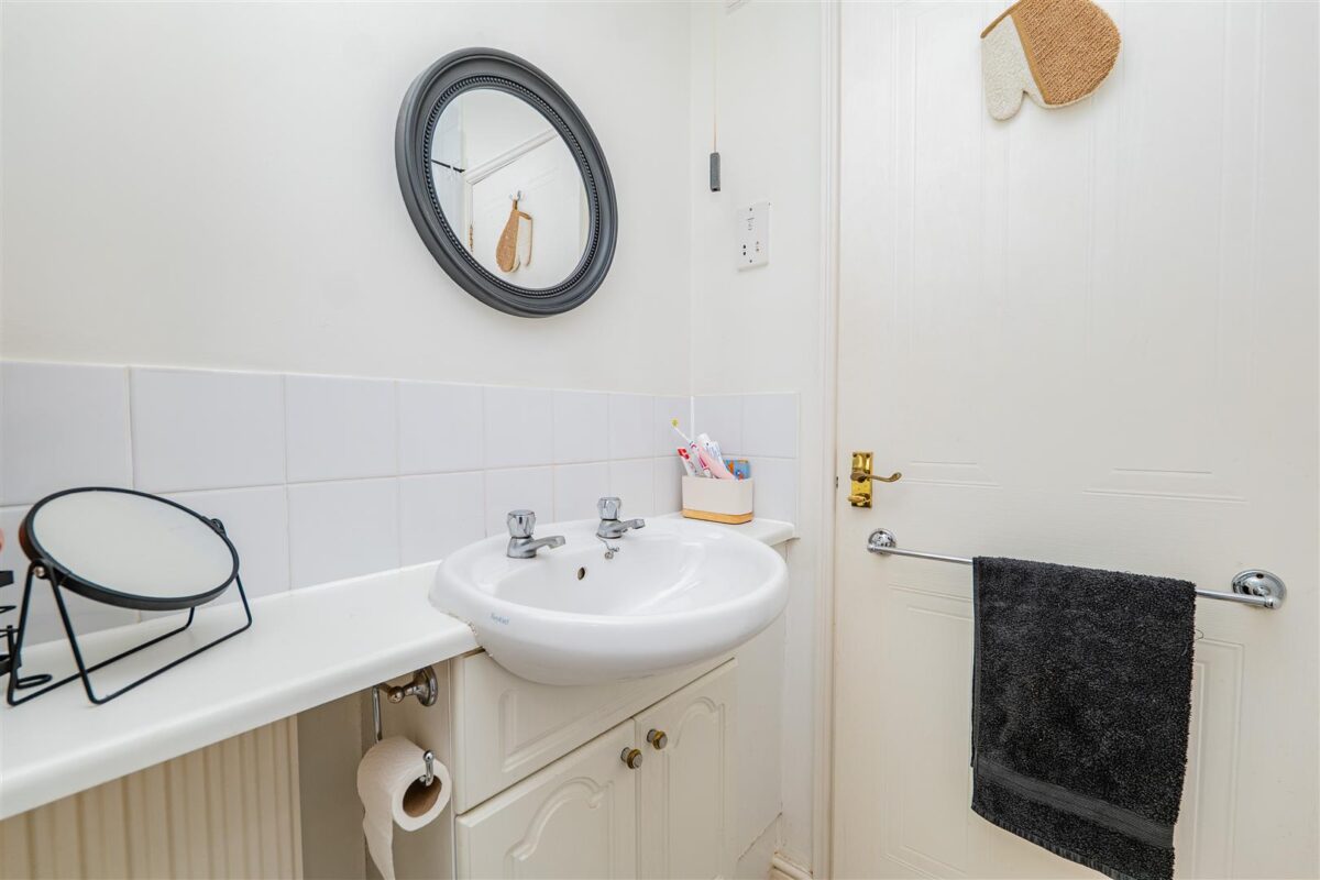 12 Heol Broadland, Barry, CF62 5AE