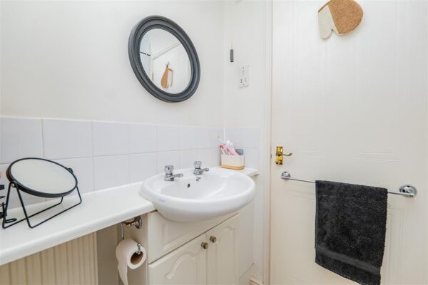12 Heol Broadland, Barry, CF62 5AE