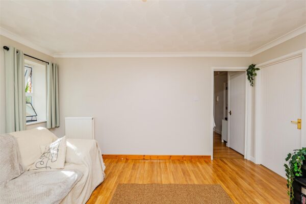 12 Heol Broadland, Barry, CF62 5AE