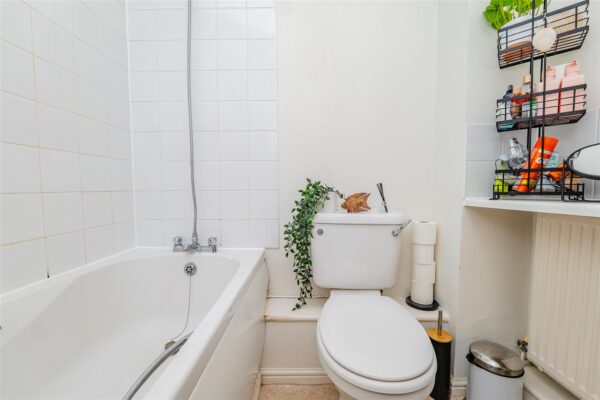 12 Heol Broadland, Barry, CF62 5AE