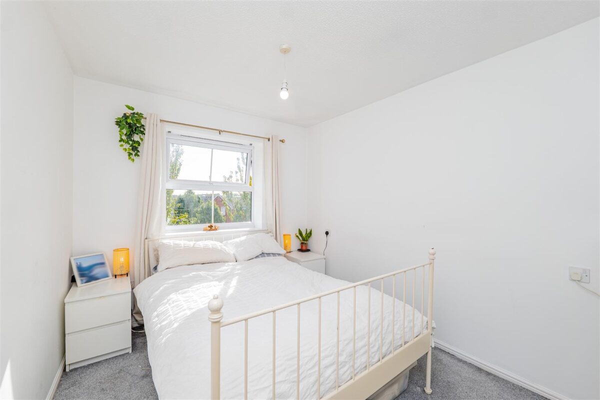 12 Heol Broadland, Barry, CF62 5AE