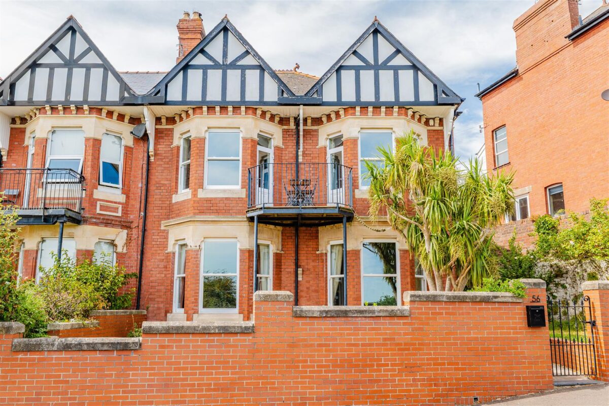 Redbrink Crescent, Barry