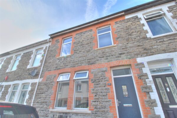 Queen Street, Barry