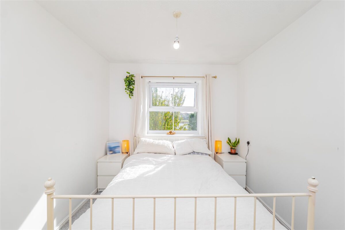12 Heol Broadland, Barry, CF62 5AE