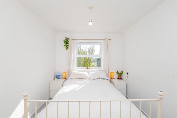 12 Heol Broadland, Barry, CF62 5AE