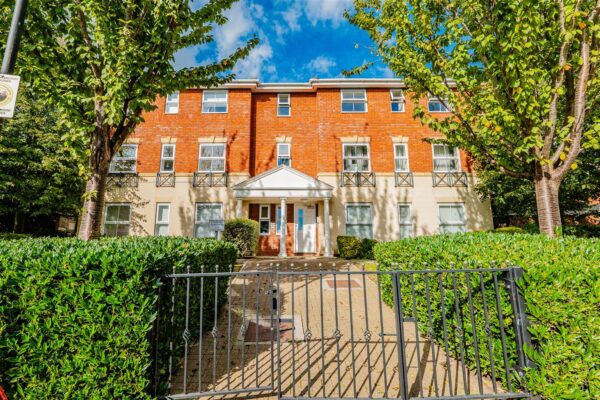 12 Heol Broadland, Barry, CF62 5AE