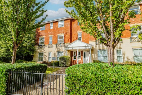 12 Heol Broadland, Barry, CF62 5AE