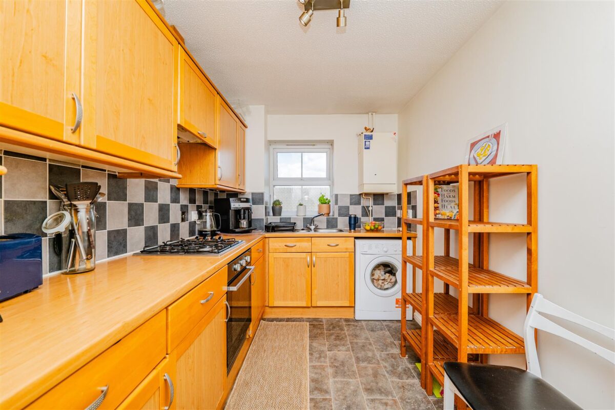 12 Heol Broadland, Barry, CF62 5AE