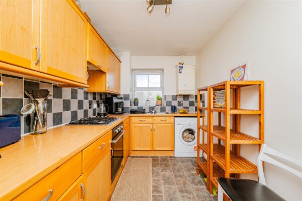12 Heol Broadland, Barry, CF62 5AE